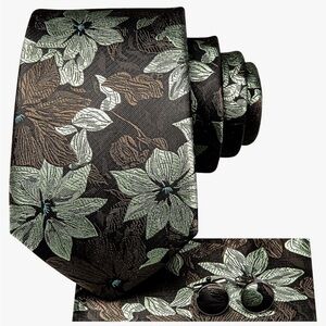 🦄6 items for $20🦄 Men’s Tie, pocket square & cuff links set